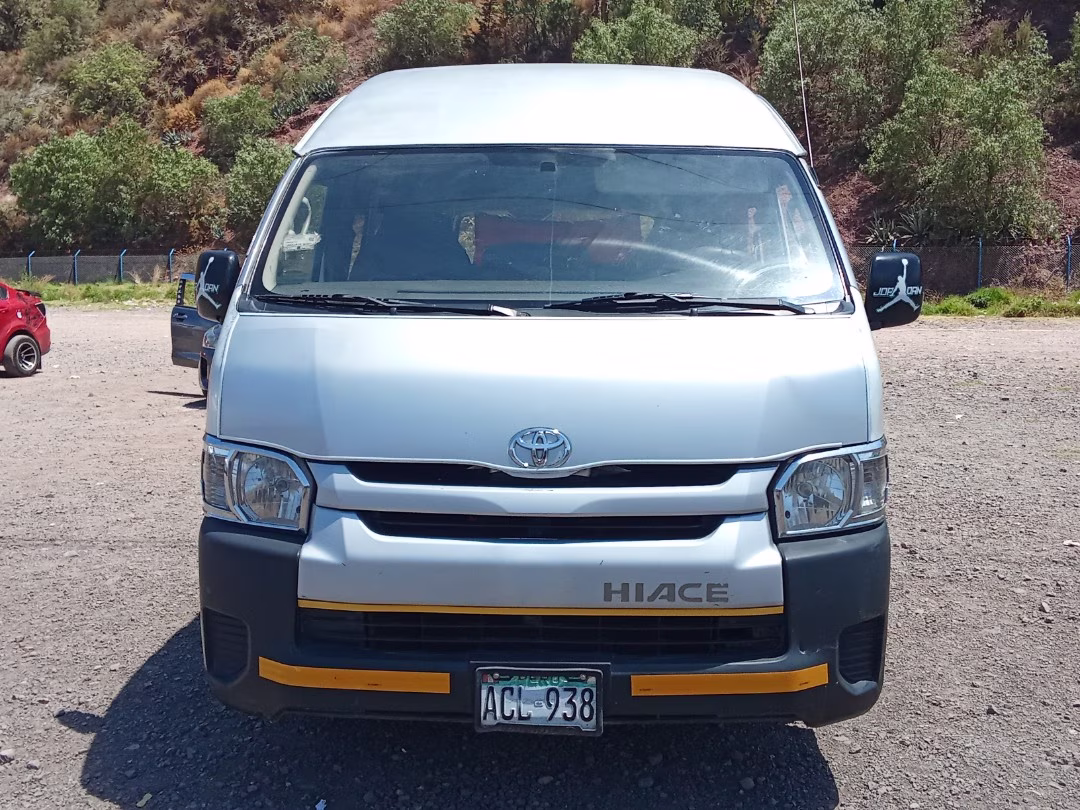 TOYOTA HIACE 2014 — foto 2