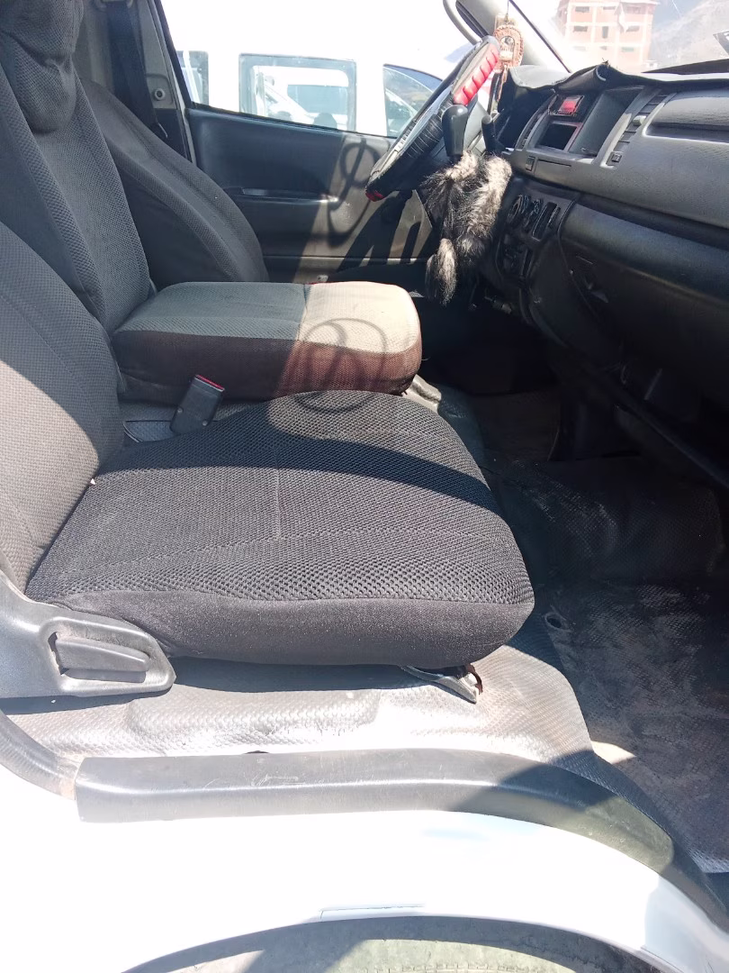 TOYOTA HIACE 2013 — foto 5