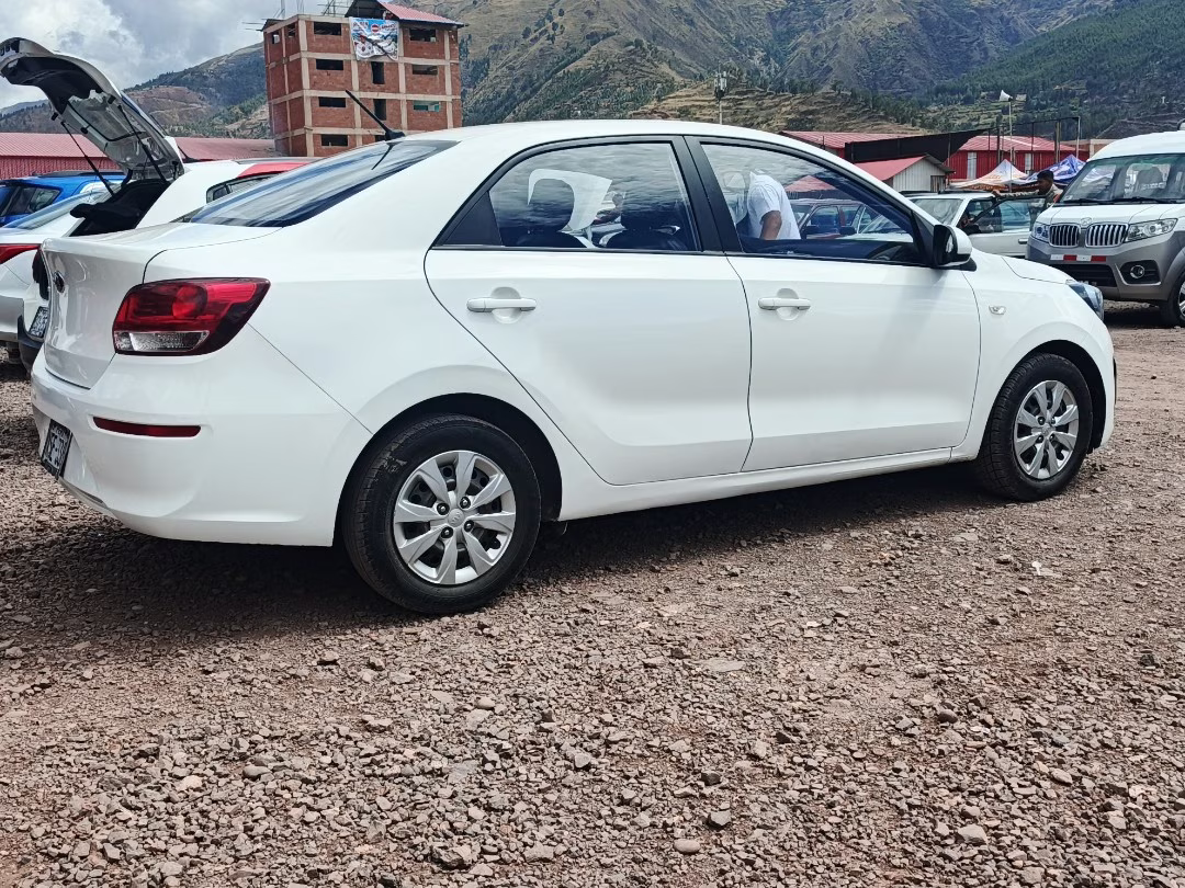KIA SOLUTO 2022 — foto 2