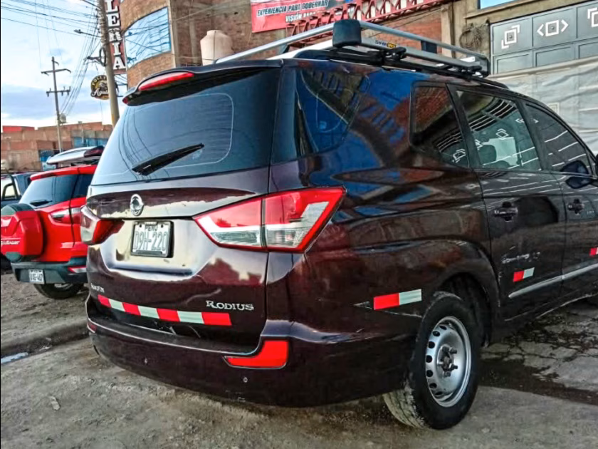 SSANGYONG RODIUS 2013 MOD 2014 — foto 5