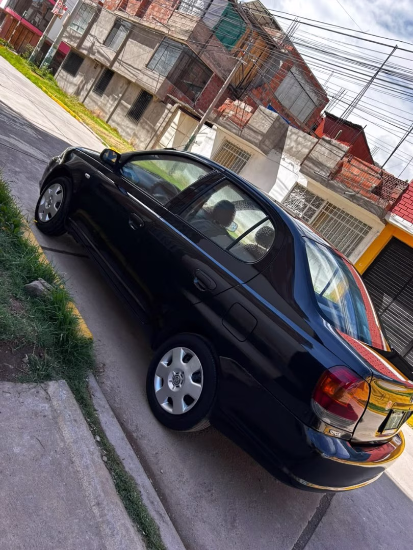 TOYOTA YARIS 2004 — foto 4