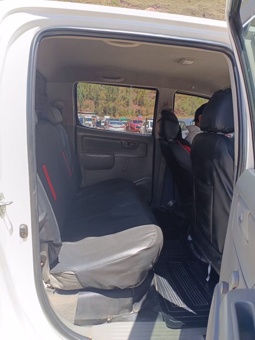 TOYOTA HILUX 2010 — foto 4