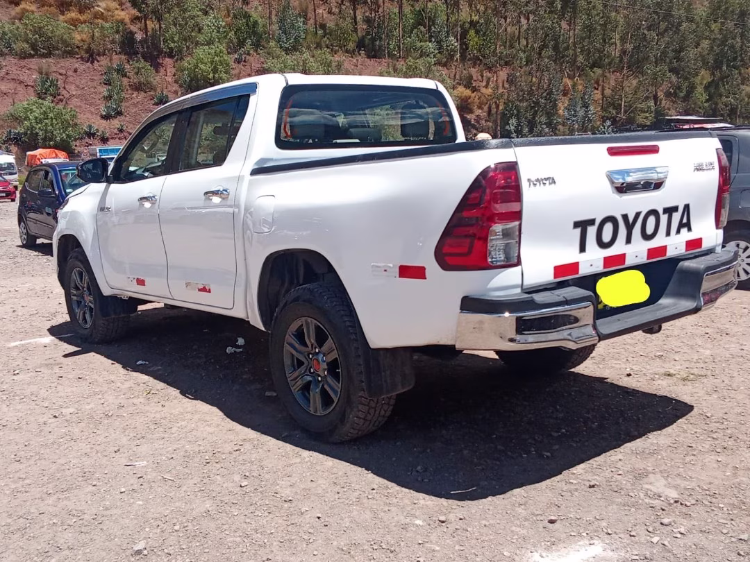 TOYOTA HILUX SR 4X4 2024 — foto 4