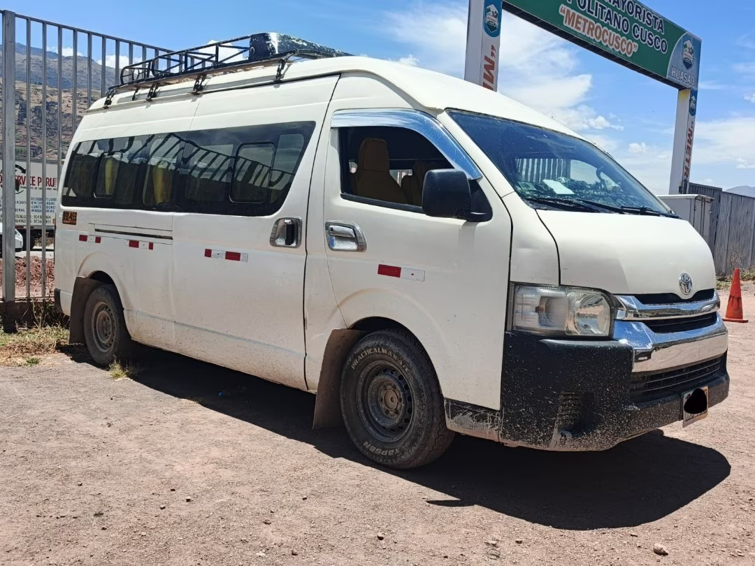 TOYOTA HIACE 2016 — foto 2
