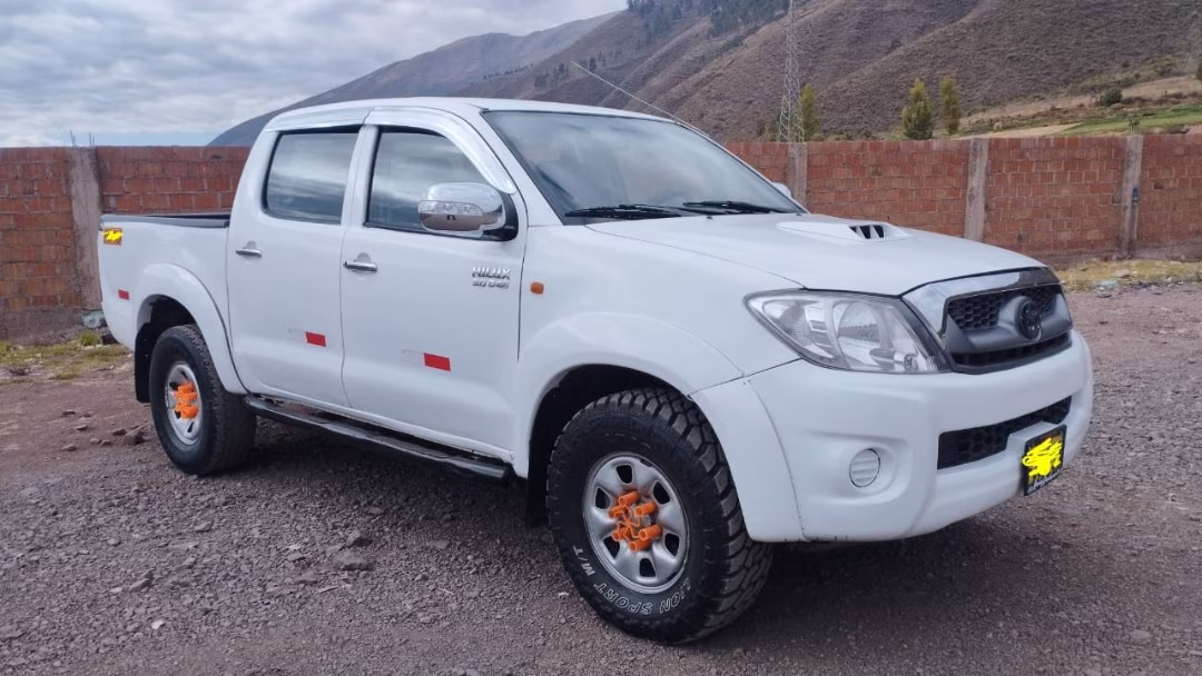 TOYOTA HILUX 4X4 PETROLERO MOD 2007 — foto 1