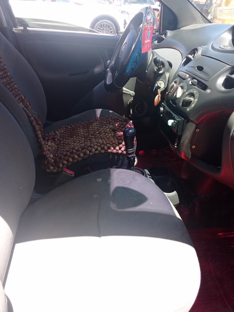 TOYOTA YARIS LXI 1.3G 2005 MOD 2006 — foto 5