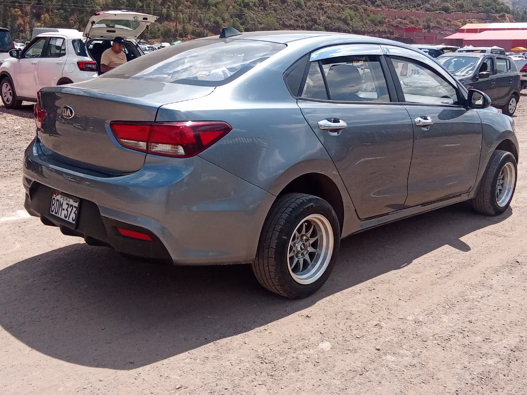 KIA RIO 2018 — foto 4