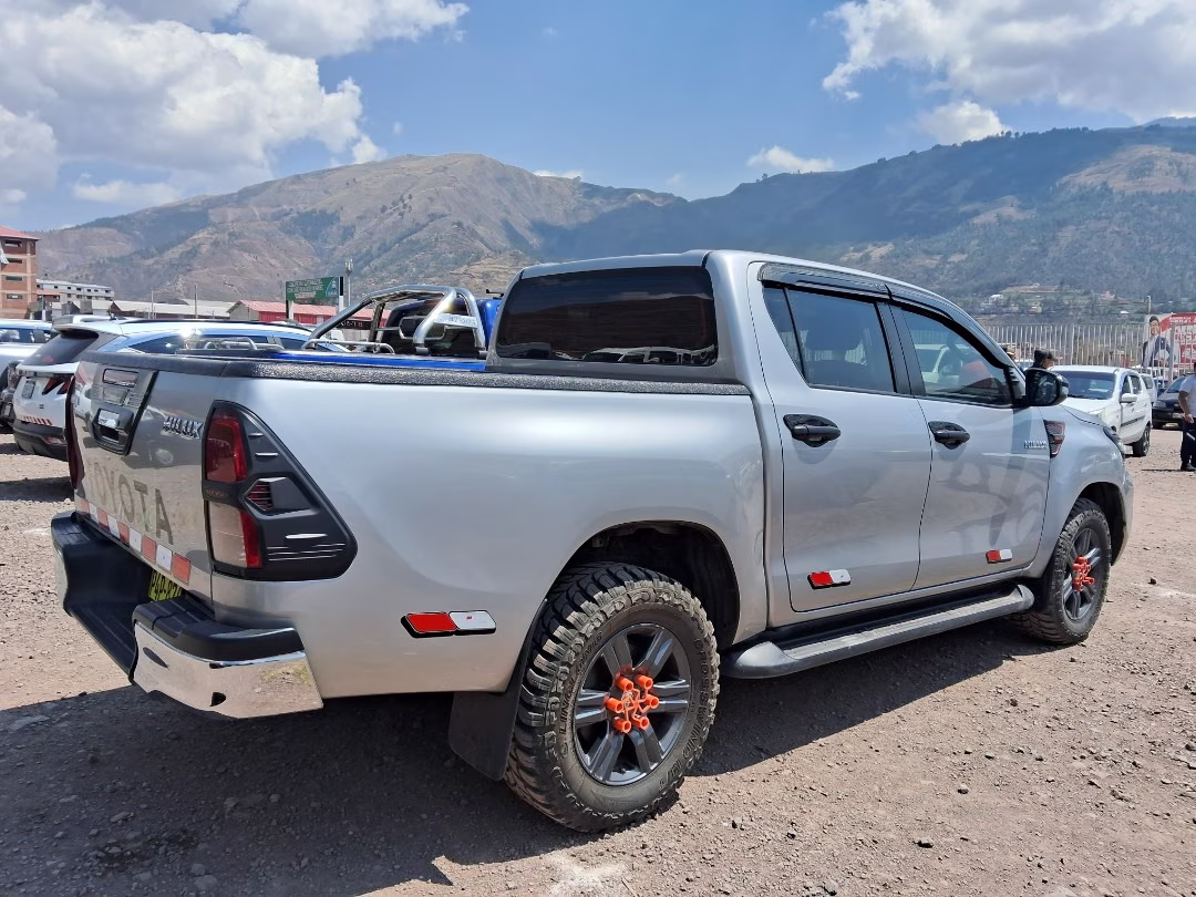 TOYOTA HILUX SR MOD 2023 — foto 3