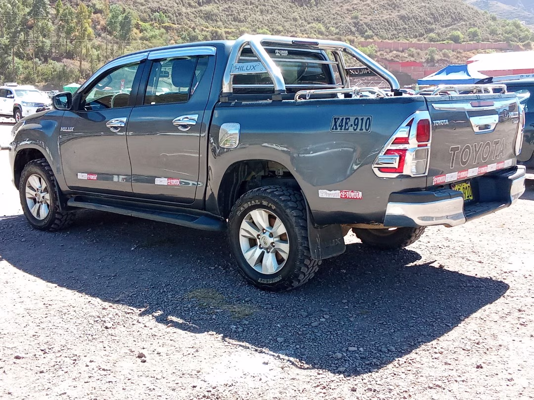 TOYOTA HILUX SRV 4X4 2017 — foto 4