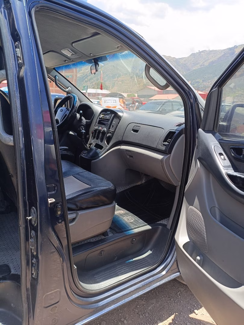 HYUNDAI H1 2010 — foto 6