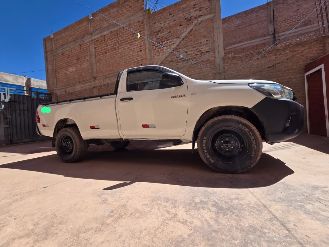 TOYOTA HILUX 4X4 2023 — foto 6