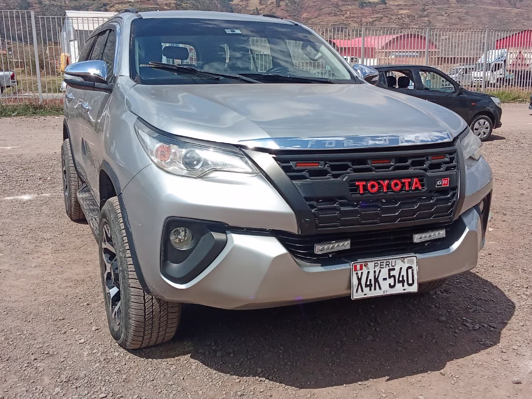 TOYOTA FORTUNER 2018 — foto 3