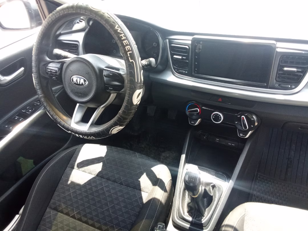 KIA RIO 2018 — foto 6