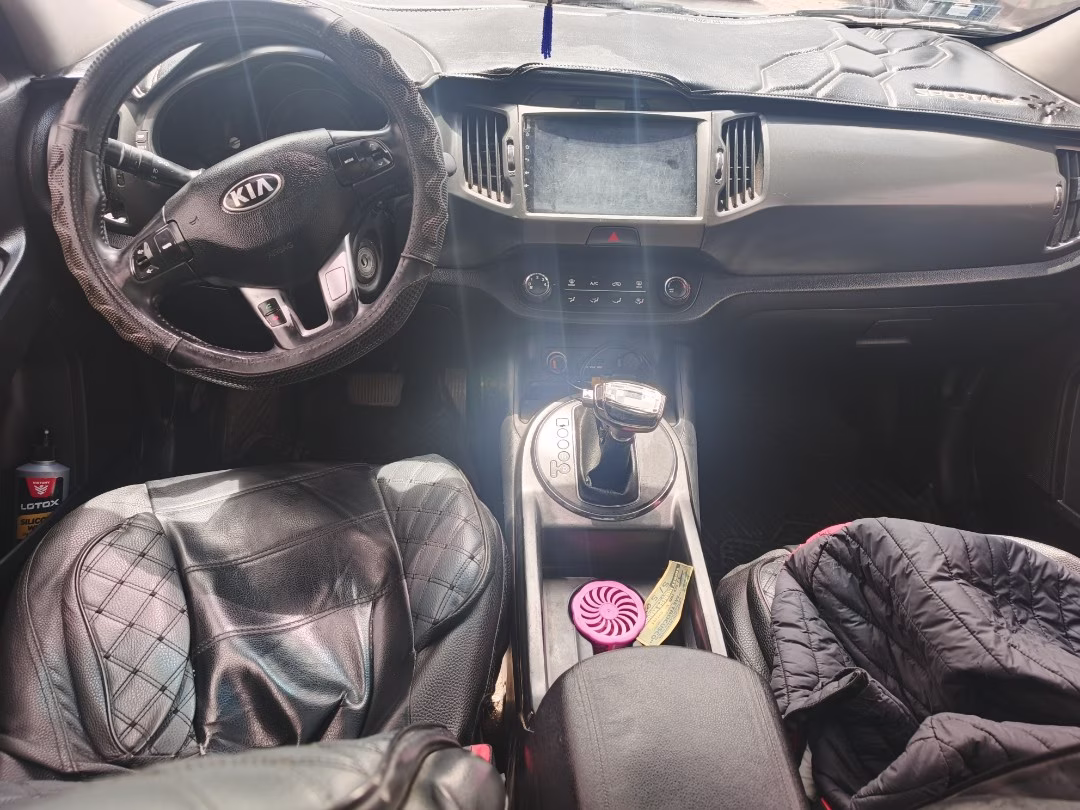 KIA SPORTAGE 2012 — foto 3