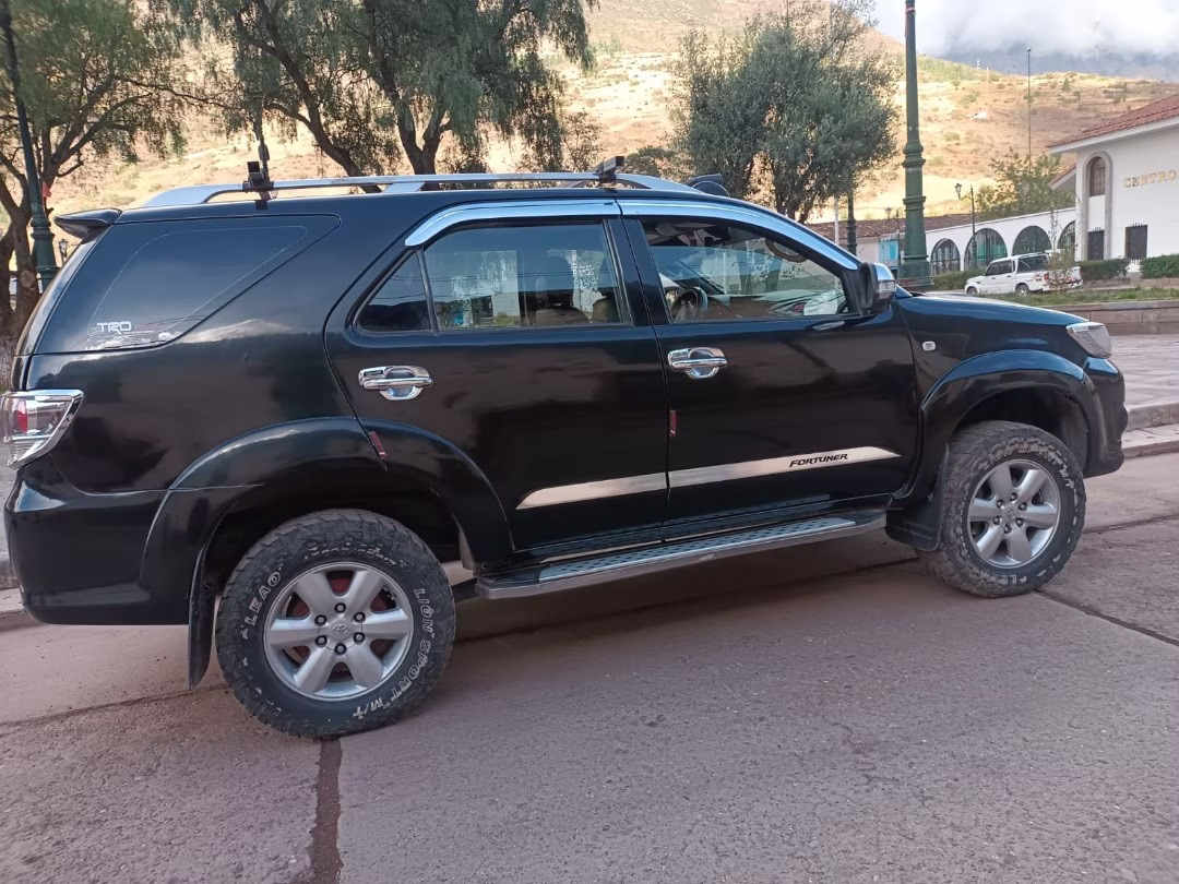 TOYOTA FORTUNER 4X4 TD 2010 — foto 3