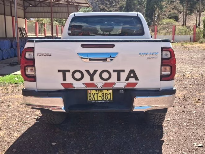 TOYOTA HILUX SR 4X4 2024 — foto 3
