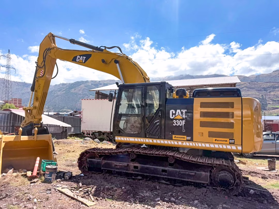CATERPILLAR 330 FL 2013 — foto 1