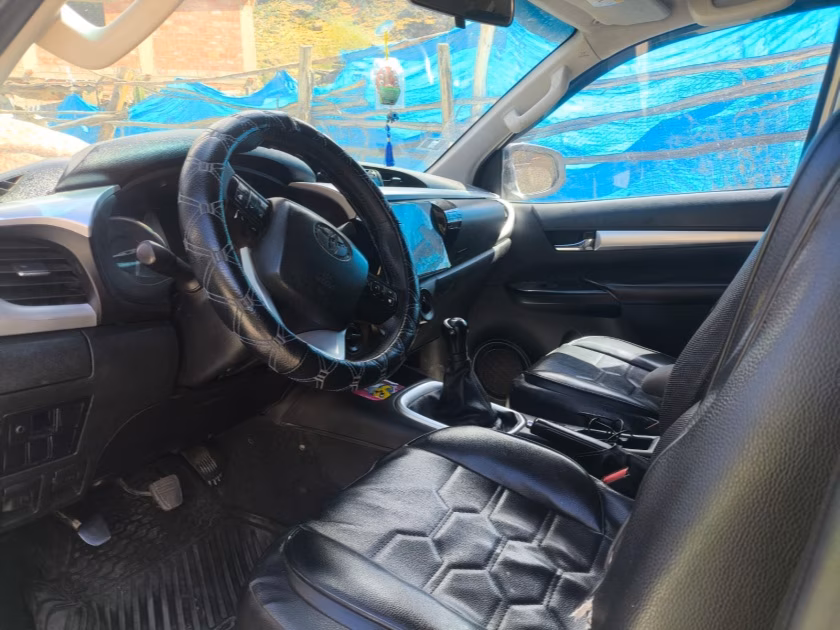 TOYOTA HILUX SR 2022 — foto 6