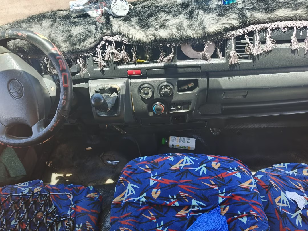 TOYOTA HIACE 2016 — foto 3