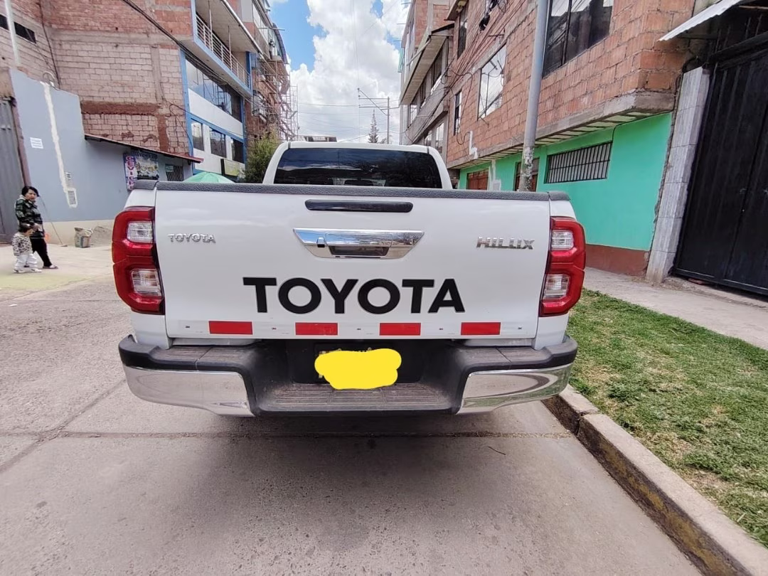 TOYOTA HILUX SR 2023 — foto 2