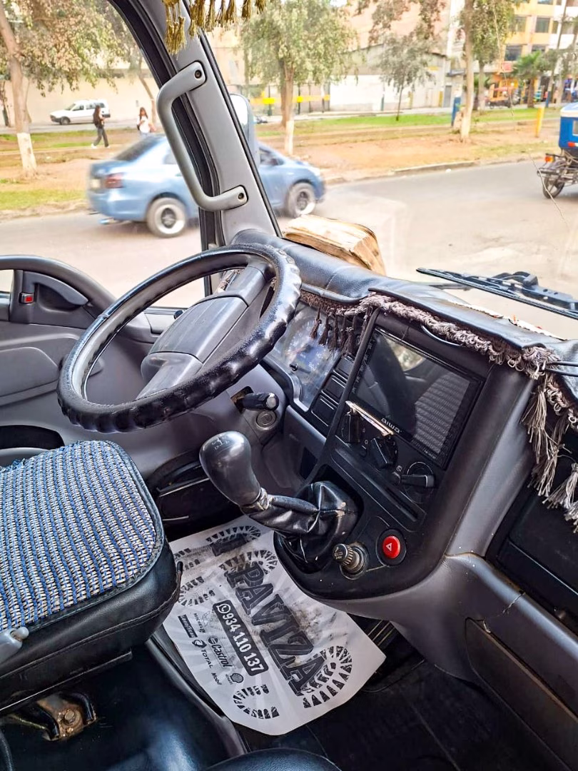 MITSUBISHI FUSO 2013 — foto 2