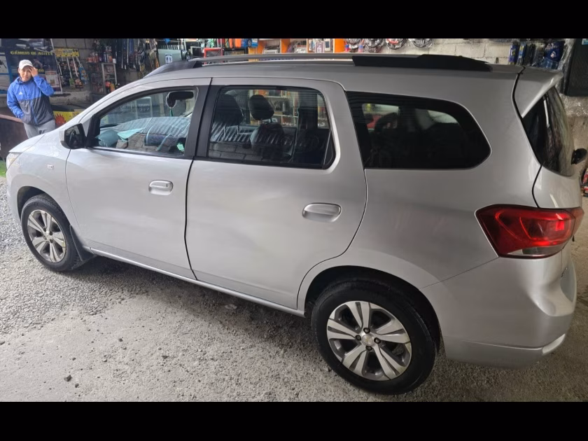 CHEVROLET SPIN 2022 — foto 5