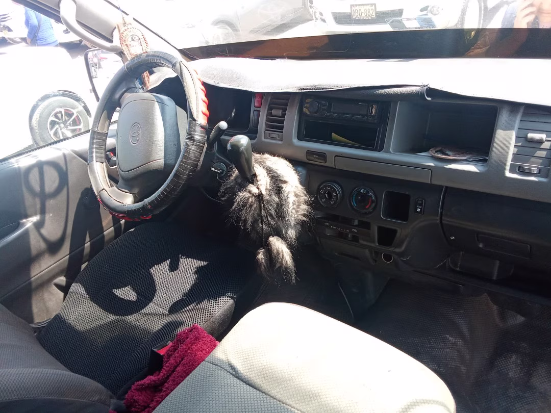 TOYOTA HIACE 2013 — foto 6