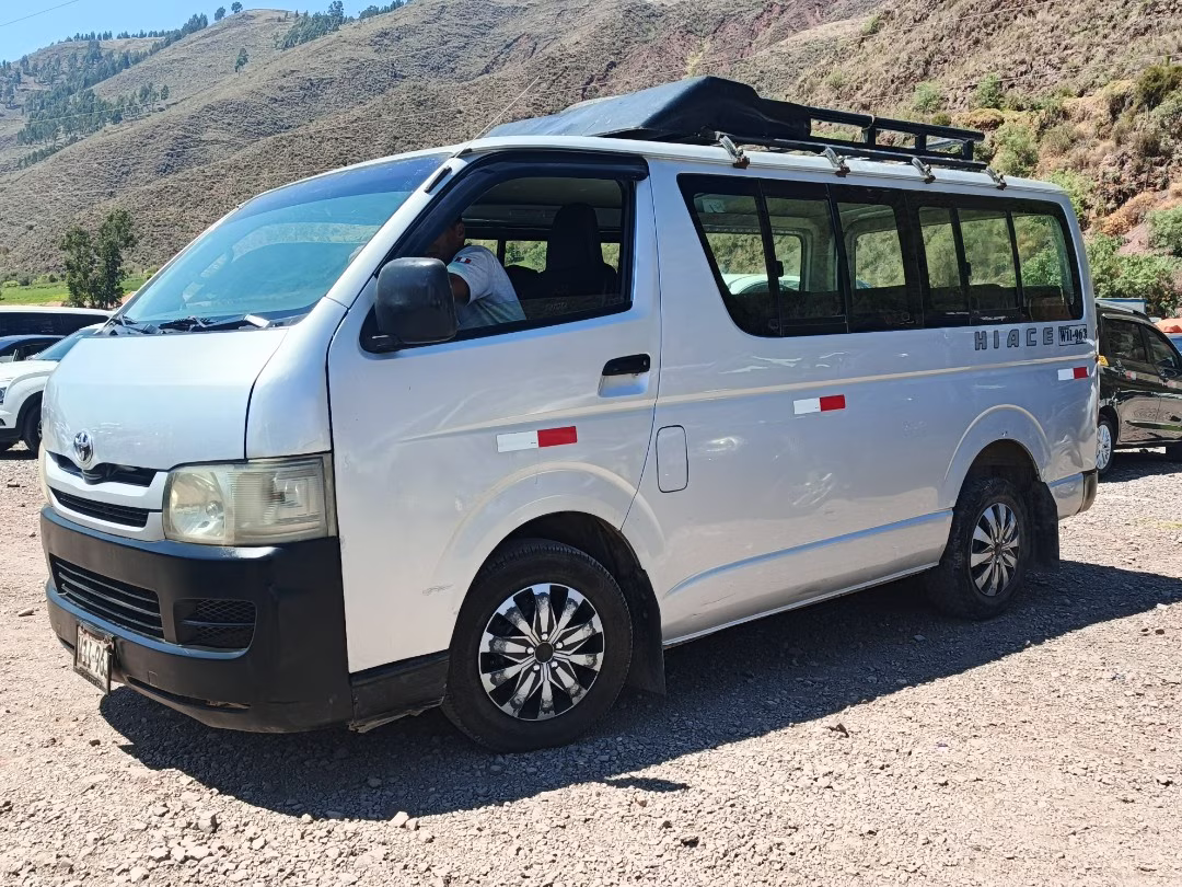 TOYOTA HIACE 2010 — foto 1