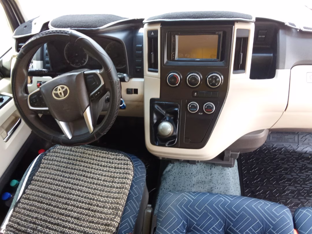 TOYOTA HIACE FULL 2020 — foto 5