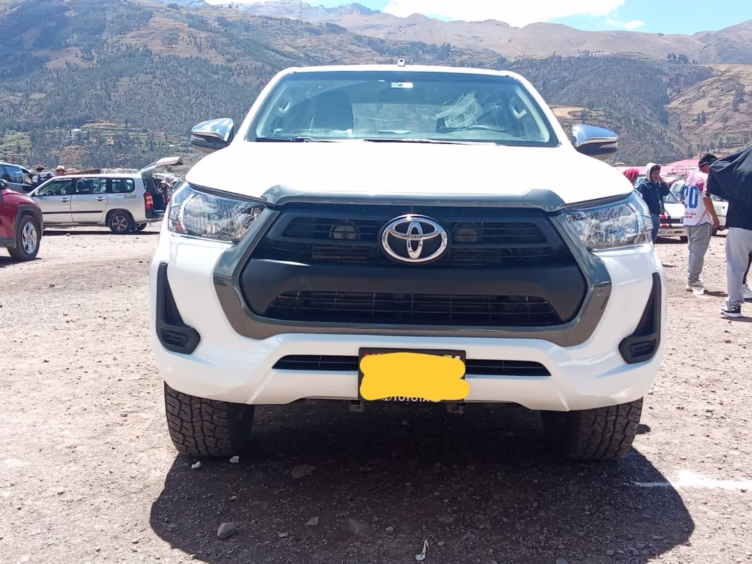 TOYOTA HILUX SR 4X4 2024 — foto 2