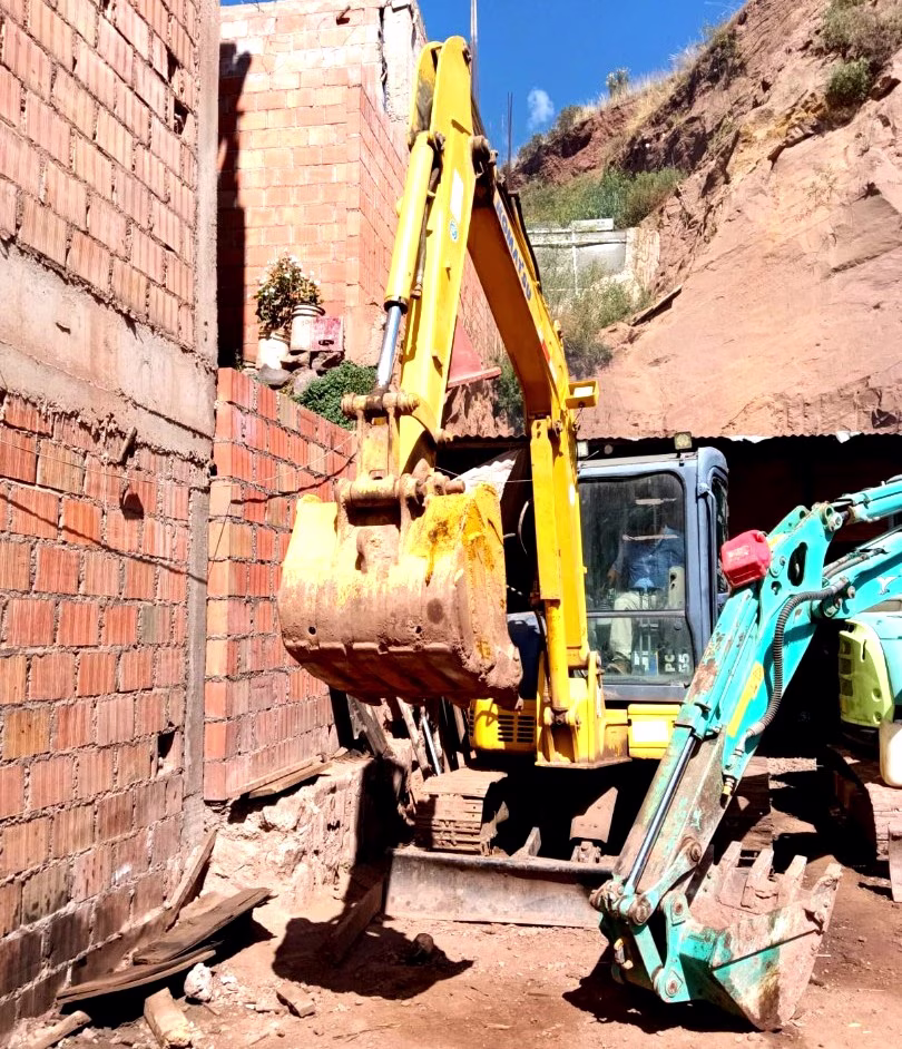 MINIEXCAVADORA COMADSU 2012 — foto 1