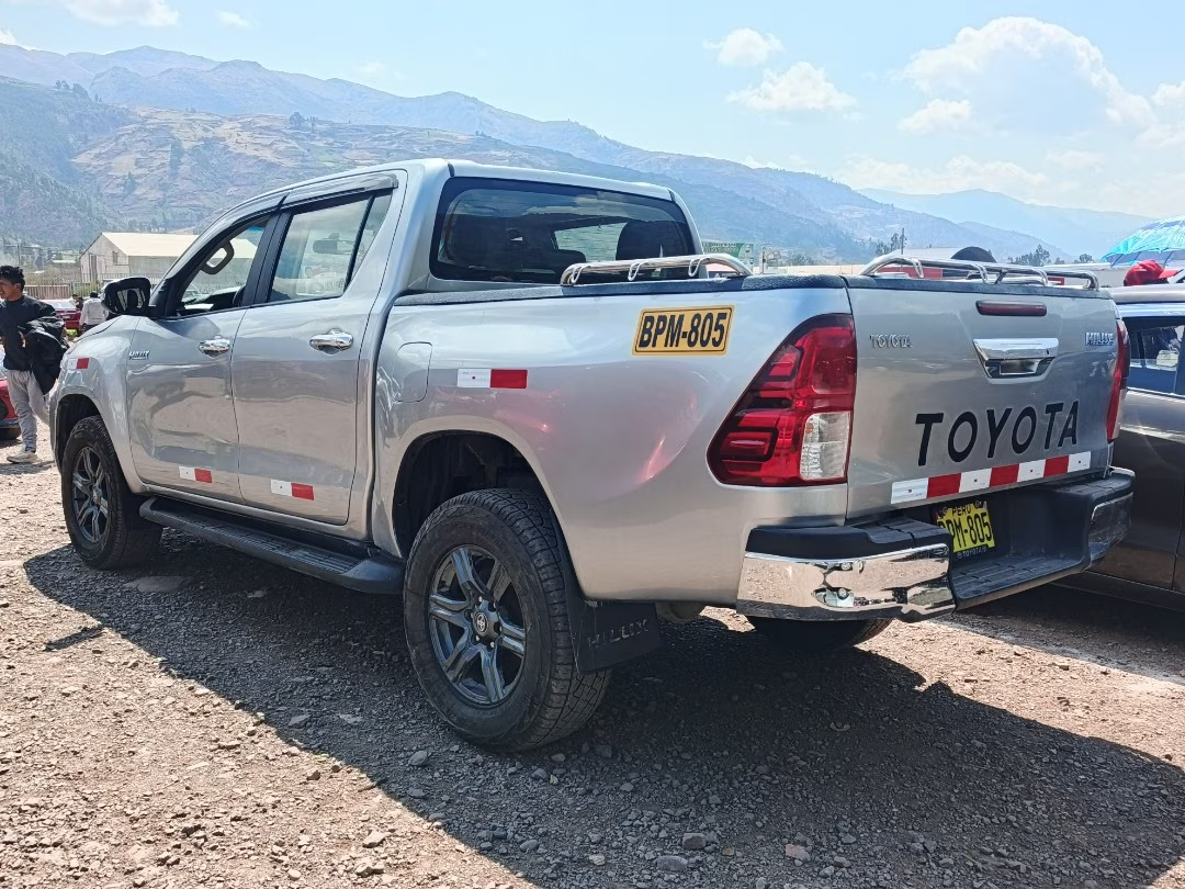 TOYOTA HILUX 4X4 2023 — foto 3