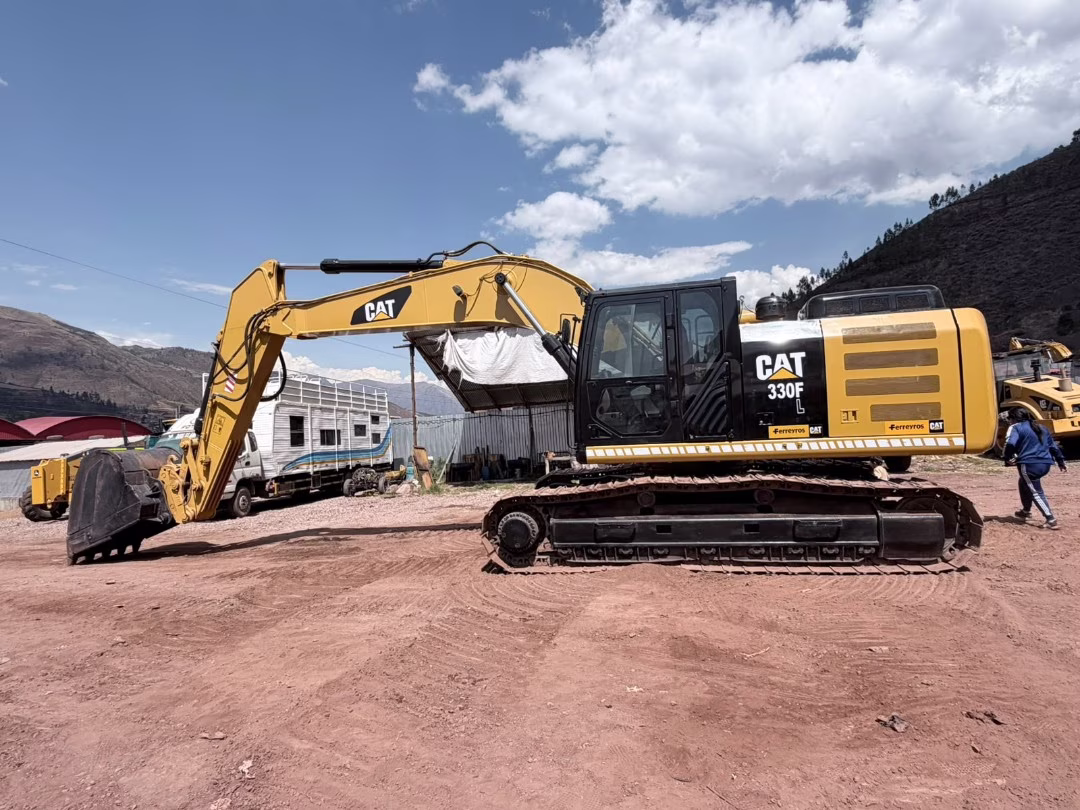 CATERPILLAR 330 FL 2016 — foto 1