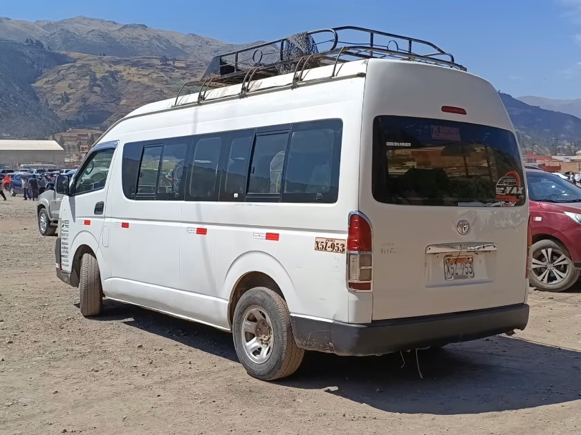 TOYOTA HIACE 2013 — foto 2