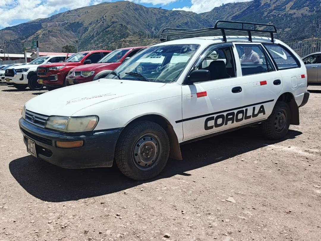 TOYOTA COROLLA 2001 — foto 1