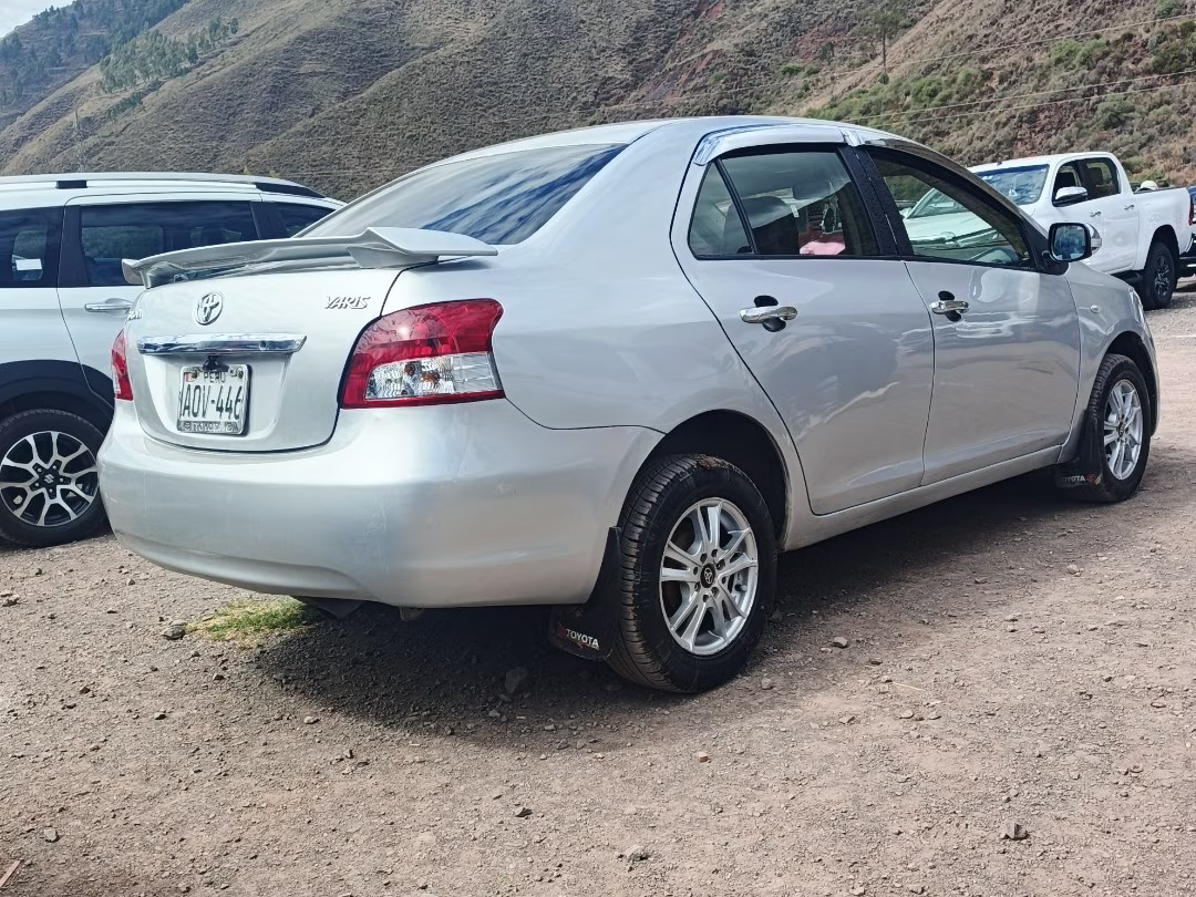 TOYOTA YARIS 2008 — foto 3