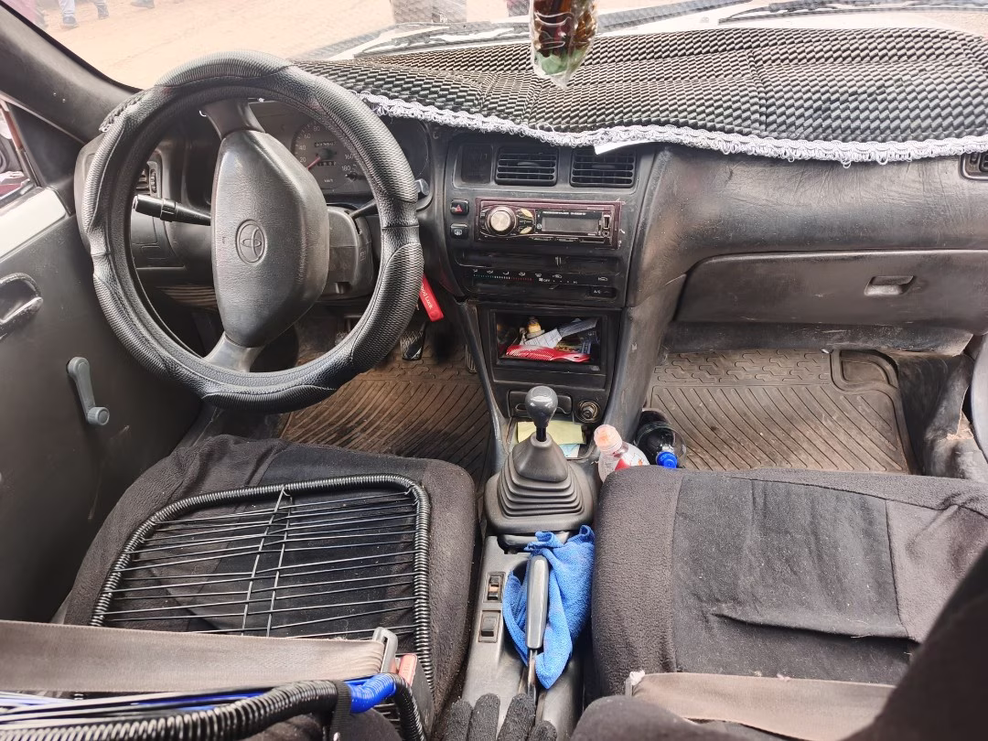 TOYOTA COROLLA 1998 — foto 2