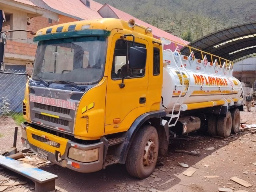 JAC CAMION CISTERNA 2012 — foto 1