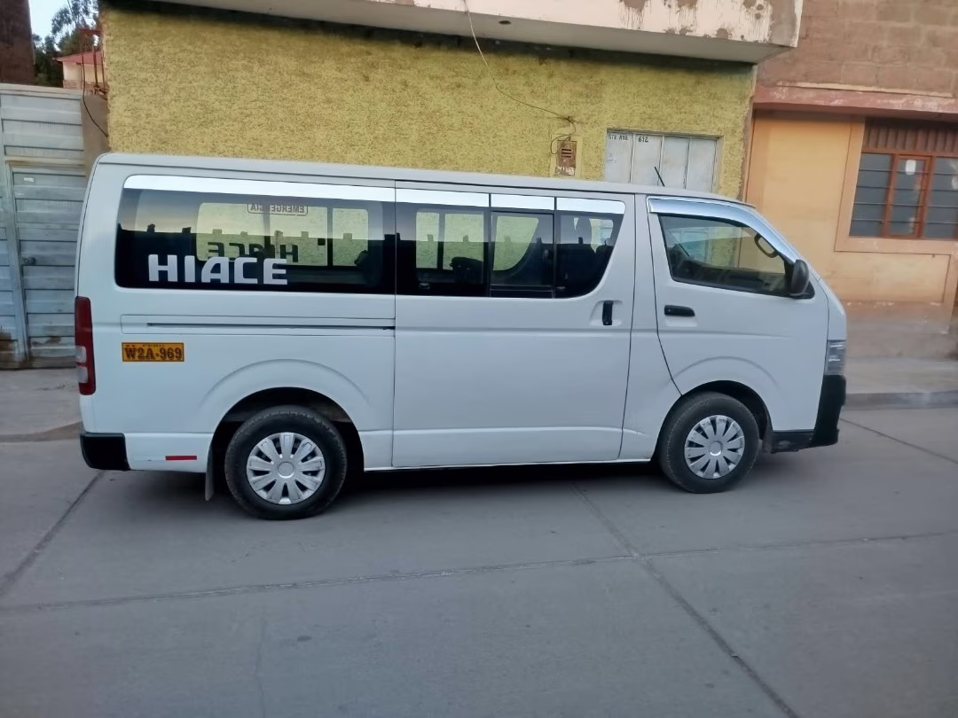 TOYOTA HIACE 2011 — foto 3