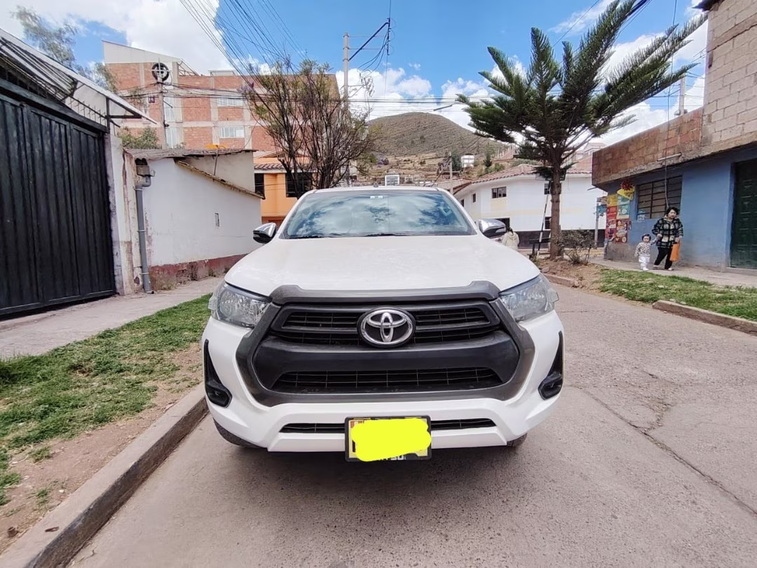 TOYOTA HILUX SR 2023 — foto 3