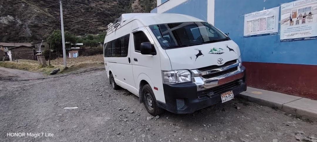 TOYOTA HIACE 2013 — foto 2