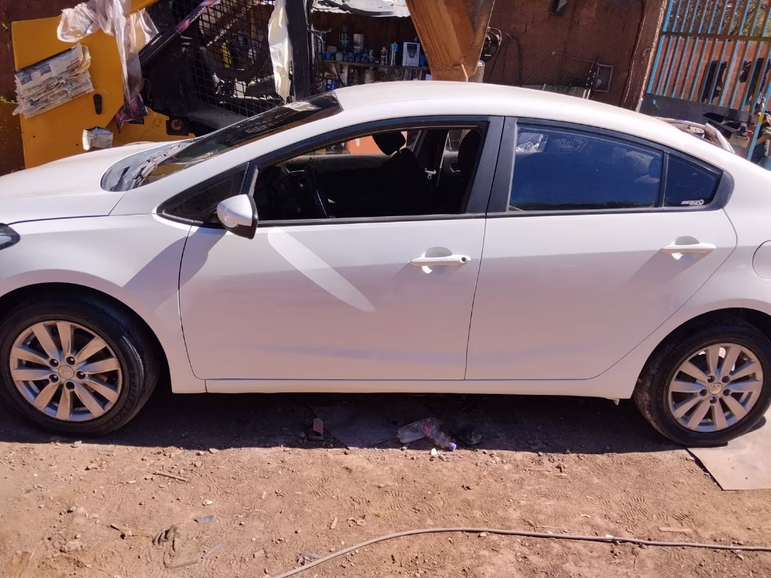 KIA CERATO MOD 2013 — foto 2