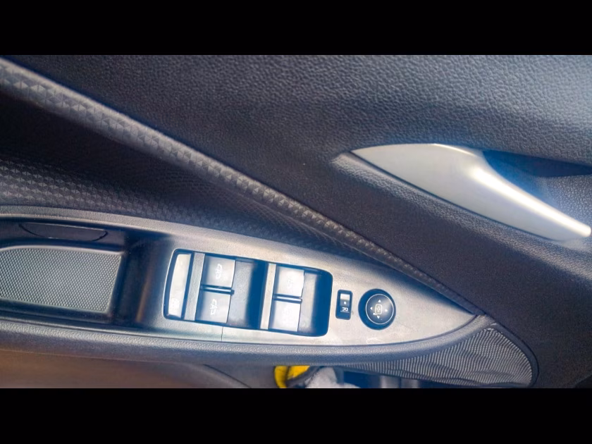 CHEVROLET ONIX TURBO 2024 — foto 5