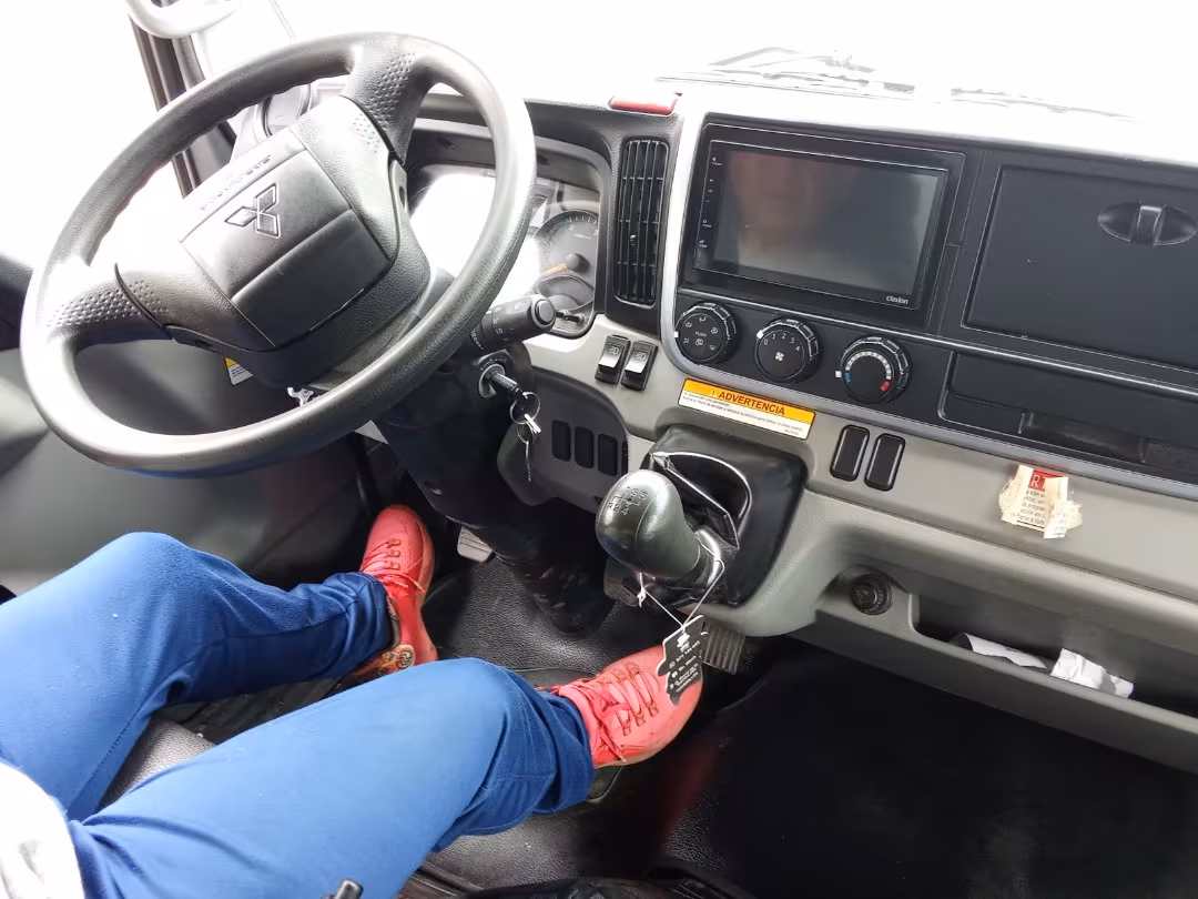 MITSUBISHI FUSO CANTER 2026 — foto 5