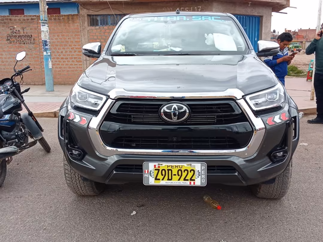 TOYOTA HILUX SRX 2026 — foto 2