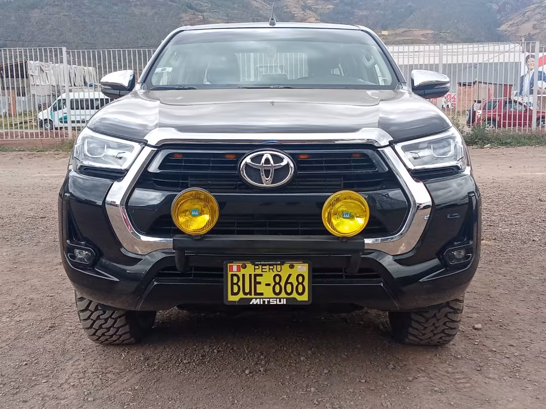 TOYOTA HILUX SRV 4X4 2023 — foto 2