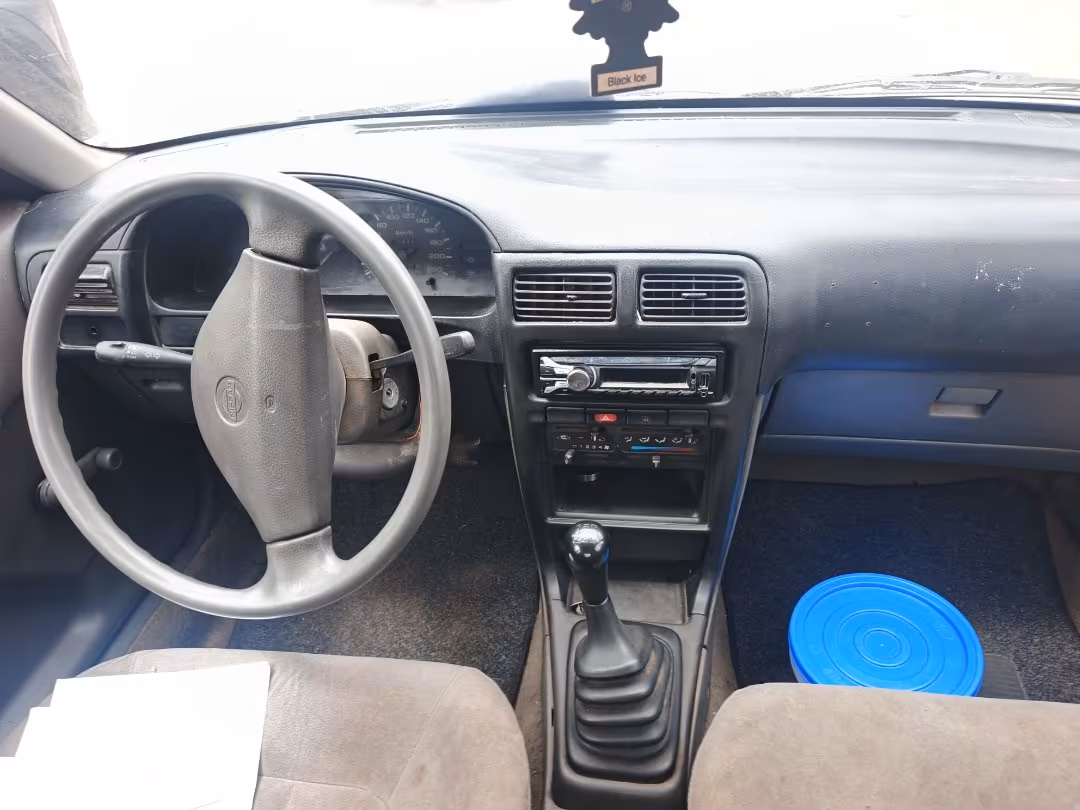 NISSAN SENTRA 1994 — foto 1