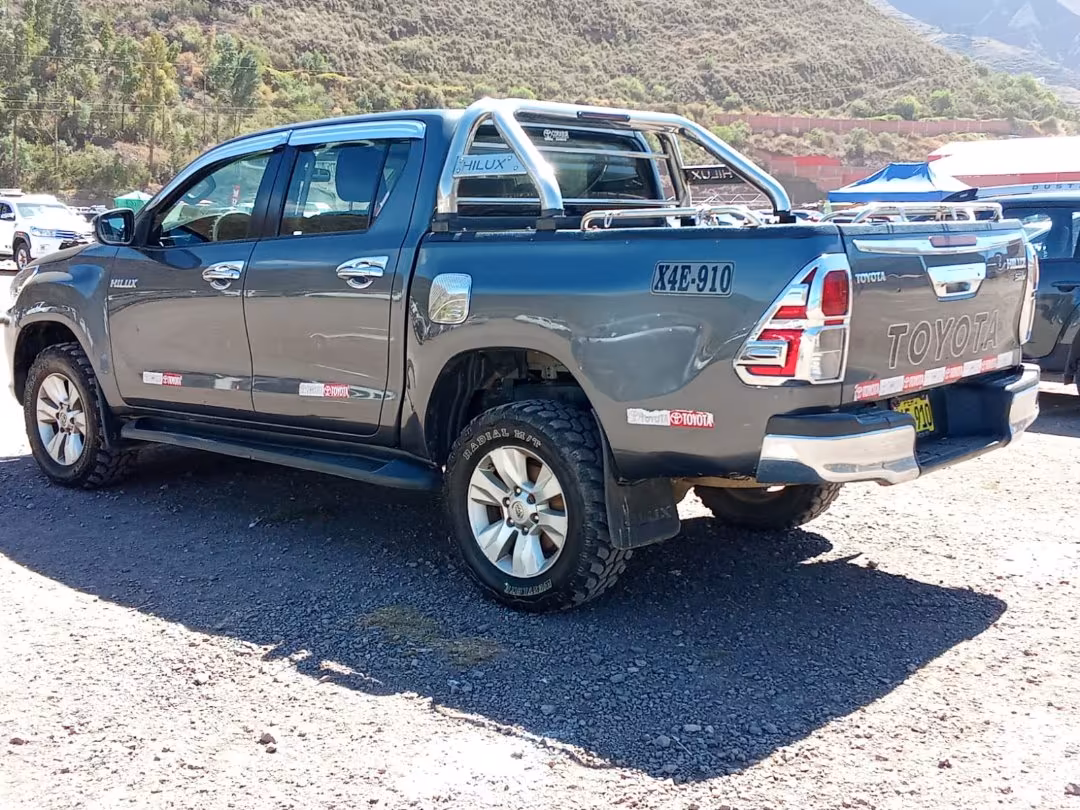 TOYOTA HILUX SRV 4X4 2017 — foto 4