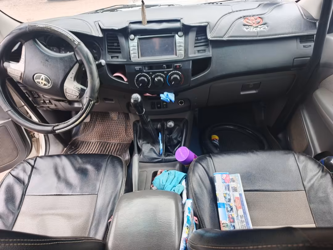TOYOTA HILUX 4X4 2015 — foto 2