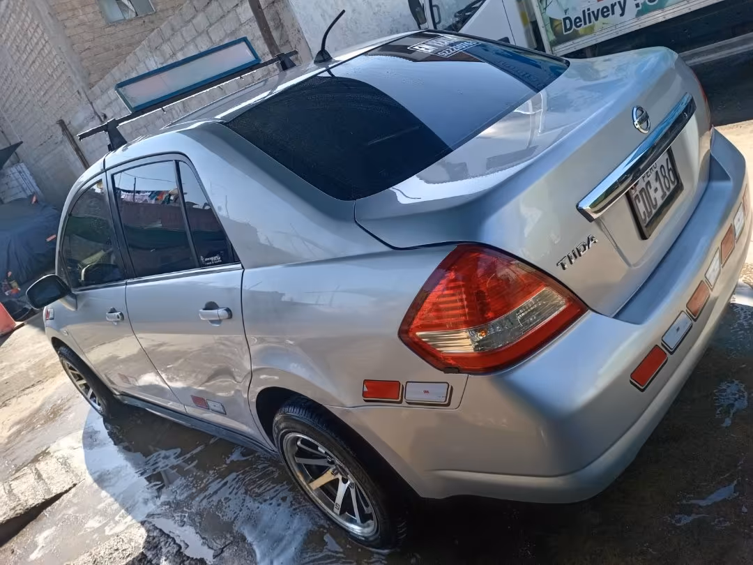 NISSAN TIIDA 2009 — foto 2